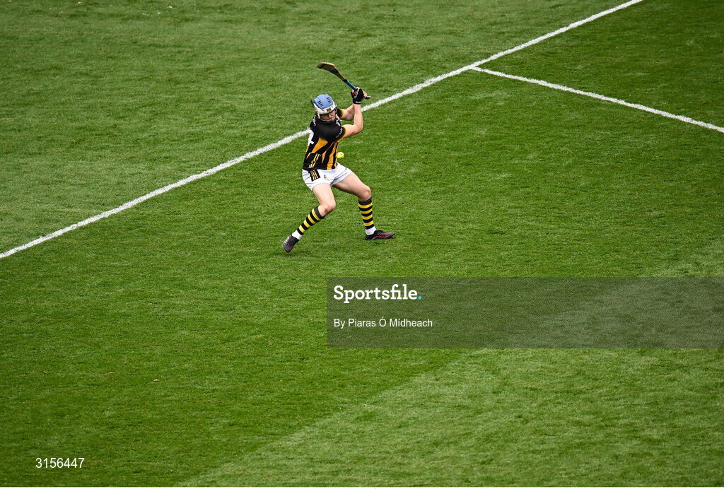 8 June 2025; TJ Reid of Kilkenny takes a free during the Leinster GAA Senior Hurling Championship final match between Kilkenny and Galway at Croke Park in Dublin. Photo by Piaras Ó Mídheach/Sportsfile