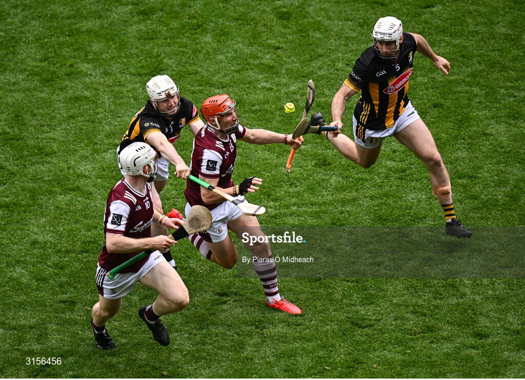 8 June 2025; Conor Whelan of Galway, supported by team-mate John Fleming, in action against Kilkenny players Jordan Molloy and Mikey Carey, right, during the Leinster GAA Senior Hurling Championship final match between Kilkenny and Galway at Croke Park in Dublin. Photo by Piaras Ó Mídheach/Sportsfile