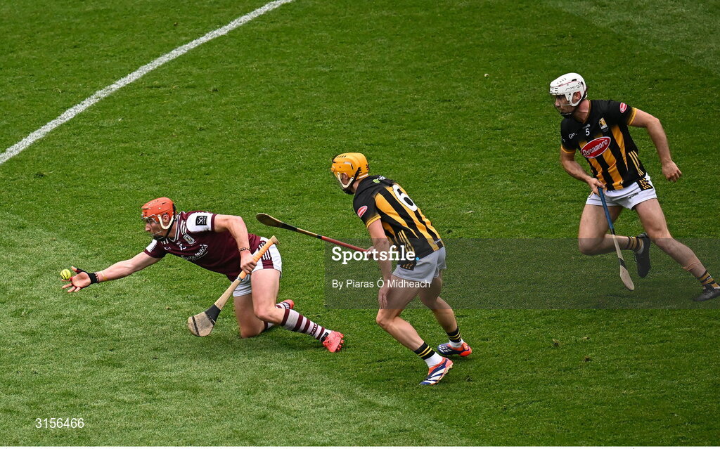 8 June 2025; Conor Whelan of Galway in action against Richie Reid and Mikey Carey, right, of Kilkenny during the Leinster GAA Senior Hurling Championship final match between Kilkenny and Galway at Croke Park in Dublin. Photo by Piaras Ó Mídheach/Sportsfile