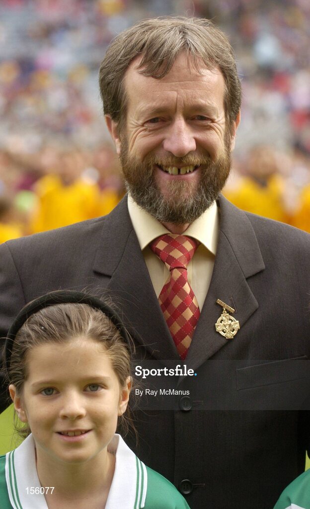 19 September 2004; GAA President Sean Kelly with his nine year old daughter Julie before the game. Foras na Gaeilge Senior Camogie Championship All-Ireland Final, Tipperary v Cork, Croke Park, Dublin. Picture credit; Ray McManus / SPORTSFILE