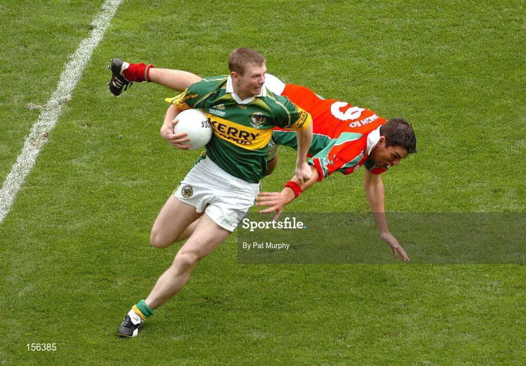 26 September 2004; Tomas O'Se, Kerry, in action against Fergal Kelly, Mayo. Bank of Ireland All-Ireland Senior Football Championship Final, Kerry v Mayo, Croke Park, Dublin. Picture credit; Pat Murphy / SPORTSFILE *** Local Caption *** Any photograph taken by SPORTSFILE during, or in connection with, the 2004 Bank of Ireland All-Ireland Senior Football Final which displays GAA logos or contains an image or part of an image of any GAA intellectual property, or, which contains images of a GAA player/players in their playing uniforms, may only be used for editorial and non-advertising purposes.  Use of photographs for advertising, as posters or for purchase separately is strictly prohibited unless prior written approval has been obtained from the Gaelic Athletic Association.