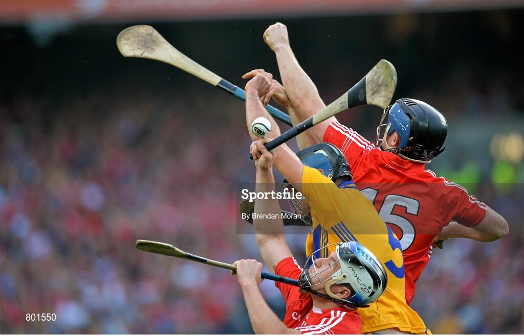 28 September 2013; Cian McCarthy, Cork, contests a dropping ball with team-mate Conor Lehane and Brendan Bugler, Clare. GAA Hurling All-Ireland Senior Championship Final Replay, Cork v Clare, Croke Park, Dublin. Picture credit: Brendan Moran / SPORTSFILE