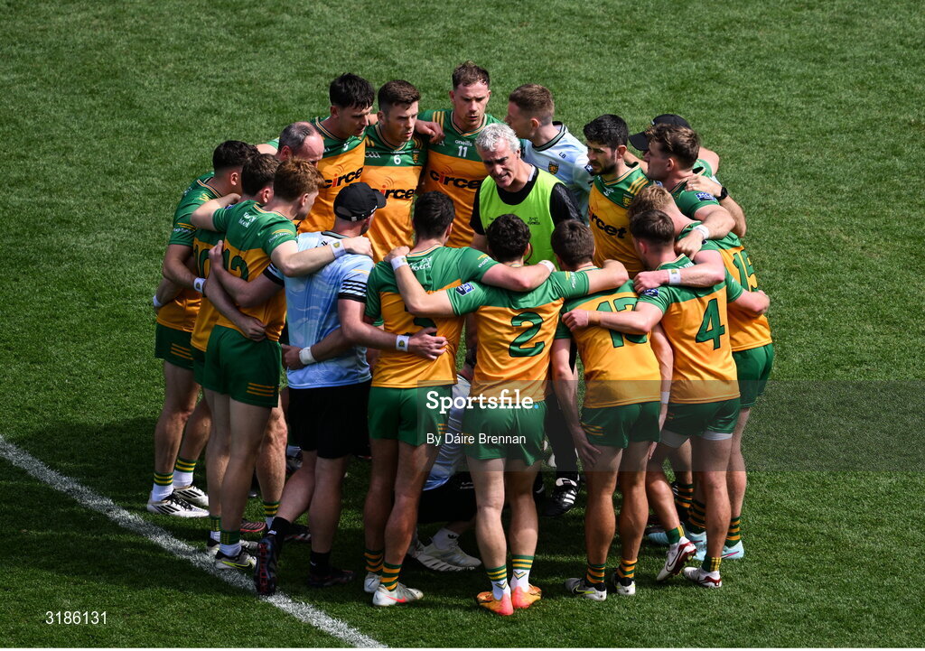 13 July 2025; Donegal manager Jim McGuinness speaks to his team ahead of the GAA Football All-Ireland Senior Championship semi-final match between Meath and Donegal at Croke Park in Dublin. Photo by Daire Brennan/Sportsfile
