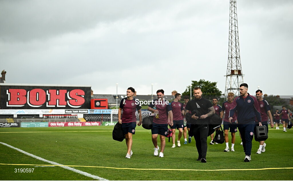 18 July 2025; Killester Donnycarney players arrive before the Sports Direct Men’s FAI Cup second round match between Killester Donnycarney and Bohemians at Dalymount Park in Dublin. Photo by Seb Daly/Sportsfile
