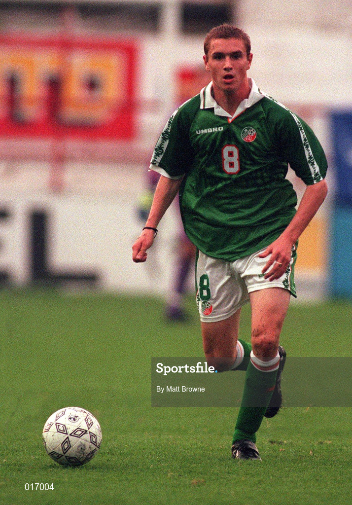 2 September 1998; Colin Healy of Republic of Ireland during the Under-18 International Friendly match between Republic of Ireland and England at Tolka Park in Dublin. Photo by Matt Browne/Sportsfile.