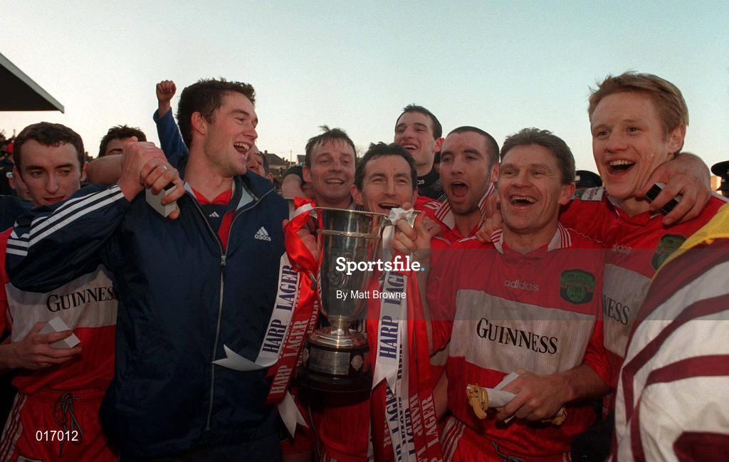 30 December 1998; Cork City players celebrate with the cup following the Harp Lager League Cup Final 2nd Leg match between Cork City and Shamrock Rovers at Turner's Cross in Cork. Photo by Matt Browne/Sportsfile.