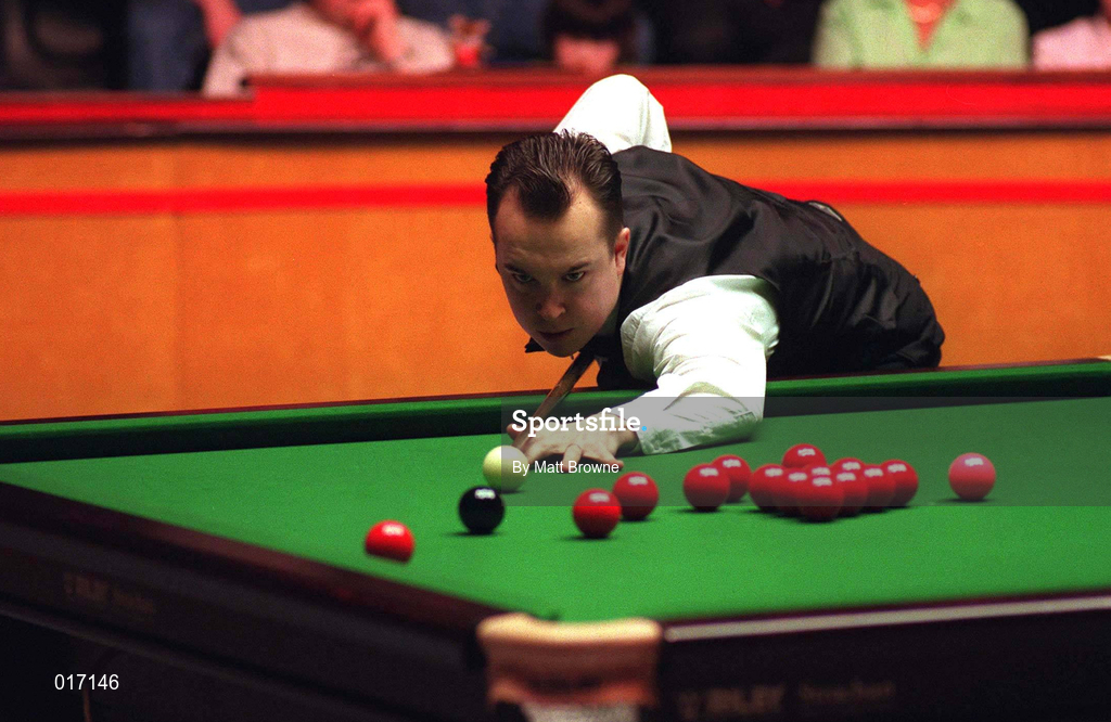 24 March 1998; Fergal O'Brien lines up the black ball during his Round 1 match against Peter Ebdon of England on Day 1 of the Benson and Hedges Irish Masters Snooker at Goffs in Kill, Kildare. Photo by Matt Browne/Sportsfile