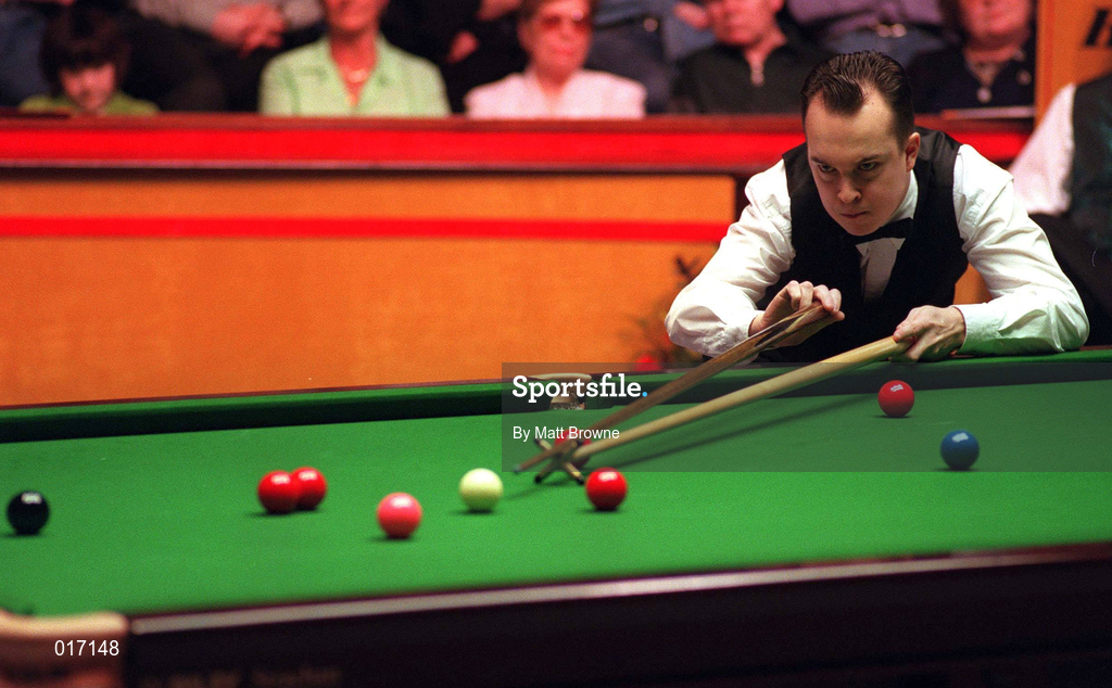 24 March 1998; Fergal O'Brien pots a pink during his Round 1 match against Peter Ebdon of England on Day 1 of the Benson and Hedges Irish Masters Snooker at Goffs in Kill, Kildare. Photo by Matt Browne/Sportsfile