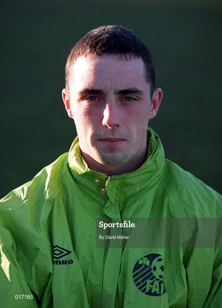 21 January 1999; Gary Dempsey during a Republic of Ireland U17's training session at St. Fintans School in Sutton, Dublin. Photo by David Maher/Sportsfile
