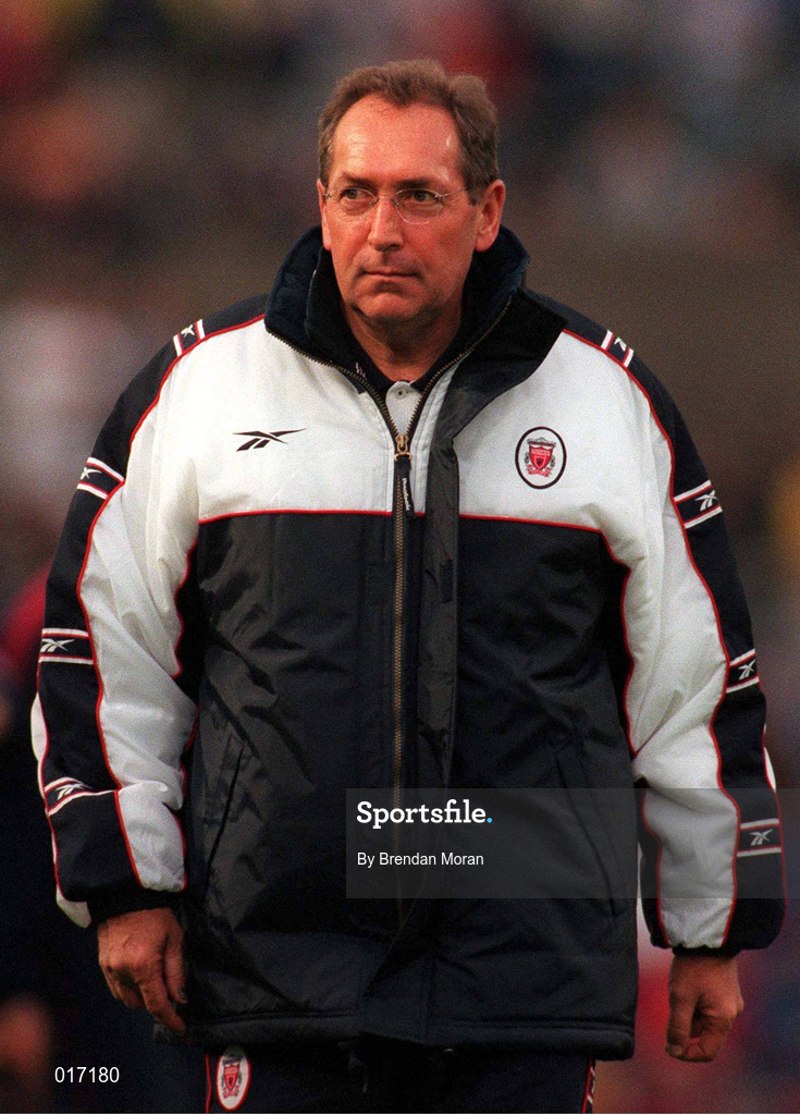 31 July 1998; Liverpool manager Gerard Houllier during the Carlsberg Trophy match between St Patrick's Athletic and Liverpool at Lansdowne Road in Dublin. Photo by Brendan Moran/Sportsfile