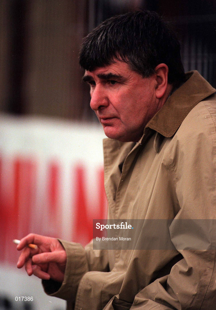 14 December 1997; Dundalk manager Jim McLoughlin during the Harp Lager National League Premier Division match between Bohemians and Dundalk at Dalymount Park in Dublin. Photo by Brendan Moran/Sportsfile.