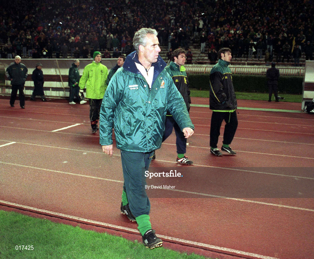 18 November 1998; Republic of Ireland manager Mick McCarthy leaves the field following the UEFA Euro 2000 Group 8 Qualifier between Yugoslavia and Republic of Ireland at the Red Star Stadium, in Belgrade, Yugoslavia. Photo by David Maher/Sportsfile