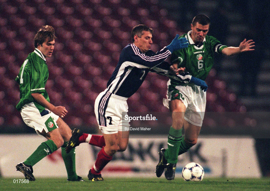 18 November 1998; Roy Keane of Republic of Ireland, right, in action against Vladimir Jugovi? of Yugo Slavia, as Jason McAteer of Republic of Ireland, left, looks on, during the UEFA Euro 2000 Group 8 Qualifier between Yugoslavia and Republic of Ireland at the Red Star Stadium, in Belgrade, Yugoslavia. Photo by David Maher/Sportsfile