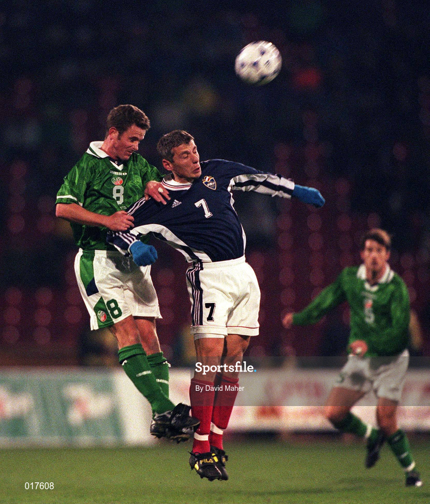 18 November 1998; Mark Kinsella of Republic of Ireland in action against Vladimir Jugovi? of Yugoslavia during the UEFA Euro 2000 Group 8 Qualifier between Yugoslavia and Republic of Ireland at the Red Star Stadium, in Belgrade, Yugoslavia. Photo by David Maher/Sportsfile