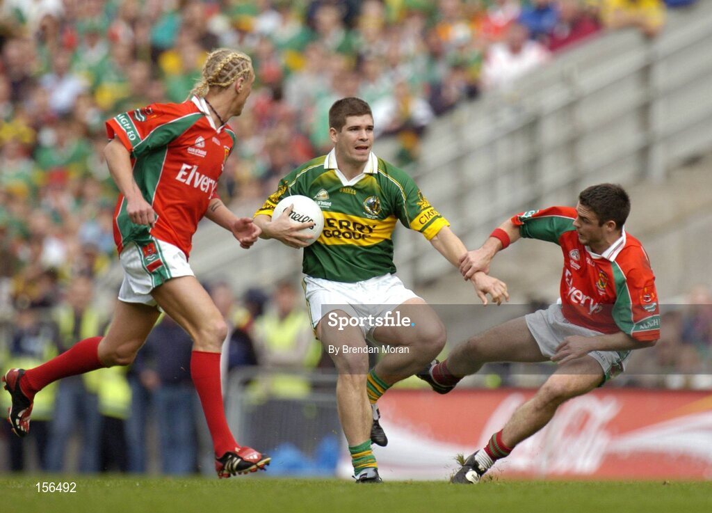 26 September 2004; Eamon Fitzmaurice, Kerry, in action against Ciaran McDonald, left, and Brian Maloney, Mayo. Bank of Ireland All-Ireland Senior Football Championship Final, Kerry v Mayo, Croke Park, Dublin. Picture credit; Brendan Moran / SPORTSFILE