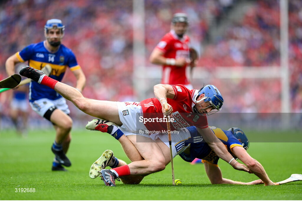 20 July 2025; Seán O'Donoghue of Cork in action against Jason Forde of Tipperary during the GAA Hurling All-Ireland Senior Championship final match between Cork and Tipperary at Croke Park in Dublin. Photo by Stephen McCarthy/Sportsfile