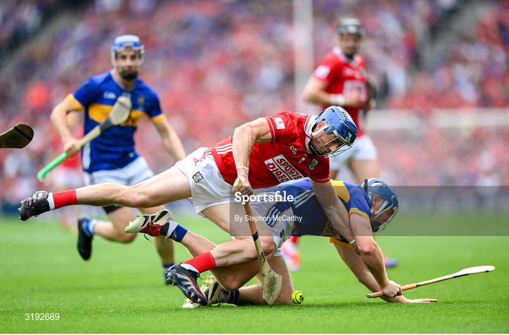20 July 2025; Seán O'Donoghue of Cork in action against Jason Forde of Tipperary during the GAA Hurling All-Ireland Senior Championship final match between Cork and Tipperary at Croke Park in Dublin. Photo by Stephen McCarthy/Sportsfile