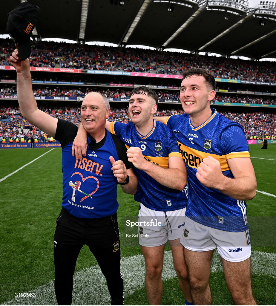 20 July 2025; Tipperary manager Liam Cahill celebrates with players Conor Stakelum, centre, and Craig Morgan after their side's victory in the GAA Hurling All-Ireland Senior Championship final match between Cork and Tipperary at Croke Park in Dublin. Photo by Seb Daly/Sportsfile