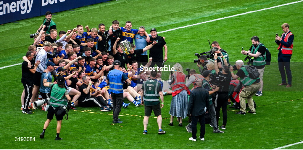 20 July 2025; The Tipperary team celebrate with the Liam MacCarthy cup after the GAA Hurling All-Ireland Senior Championship final match between Cork and Tipperary at Croke Park in Dublin. Photo by Daire Brennan/Sportsfile