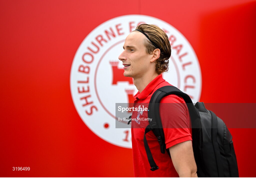 23 July 2025; Harry Wood of Shelbourne arrives before the UEFA Champions League Second Qualifying Round first leg match between Shelbourne and Qarabag FK at Tolka Park in Dublin. Photo by Stephen McCarthy/Sportsfile