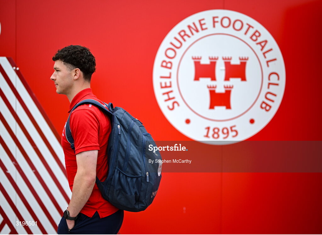 23 July 2025; Ali Coote of Shelbourne arrives before the UEFA Champions League Second Qualifying Round first leg match between Shelbourne and Qarabag FK at Tolka Park in Dublin. Photo by Stephen McCarthy/Sportsfile