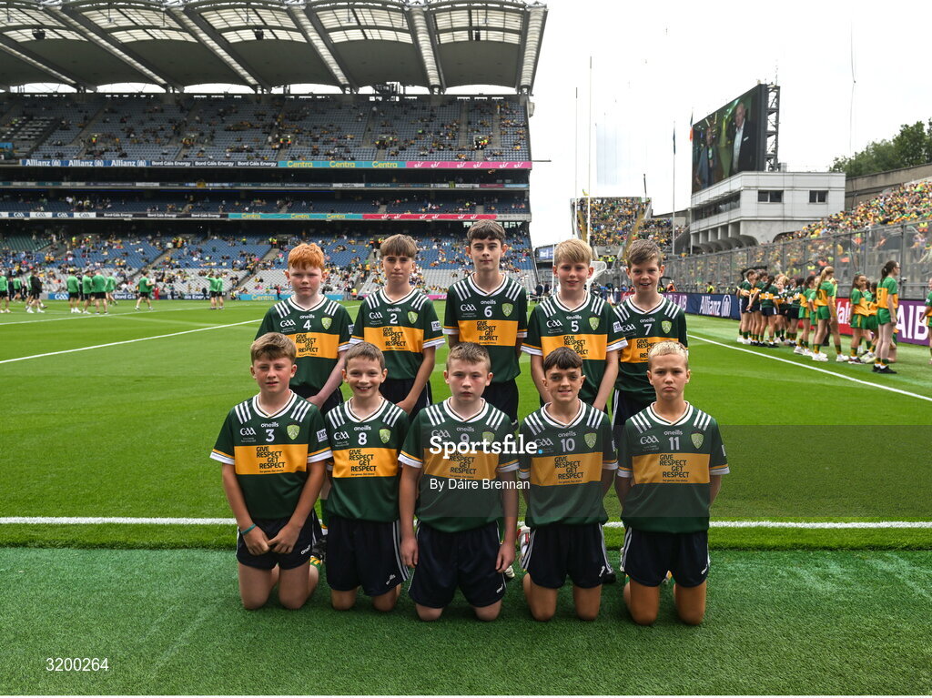 27 July 2025; The Kerry team, back row, left to right, Michael Kenny, Casey Cloneen NS, Clonmel, Tipperary, Henry Hegarty, Gaelscoil Bheanntraí, Beanntraí, Co. Chorcaí, Jamie Henry, Collon NS, Collon, Louth, Keelan Sweeney, St Andrew's NS, Curragha, Meath, Nicky Hayes, Murrintown NS, Murrintown, Wexford, front row, left to right, Kevin Og Coffey, Our Lady of Mercy NS, Stradbally, Waterford, Kevin Woulfe, Scoil Naomh Iósaf, Baltinglass, Wicklow, Rogan Ó Móra, Gaelscoil an Mhuilinn, An Muileann gCearr, Iarmhí, James O'Toole, Scoil Phádraig Naofa, Tullow, Carlow, CJ Burke, St Joseph's NS, Mardyke, Cork, before the GAA INTO Cumann na mBunscol Respect Exhibition Go Games at the GAA Football All-Ireland Senior Championship final match between Kerry and Donegal at Croke Park in Dublin. Photo by Daire Brennan/Sportsfile