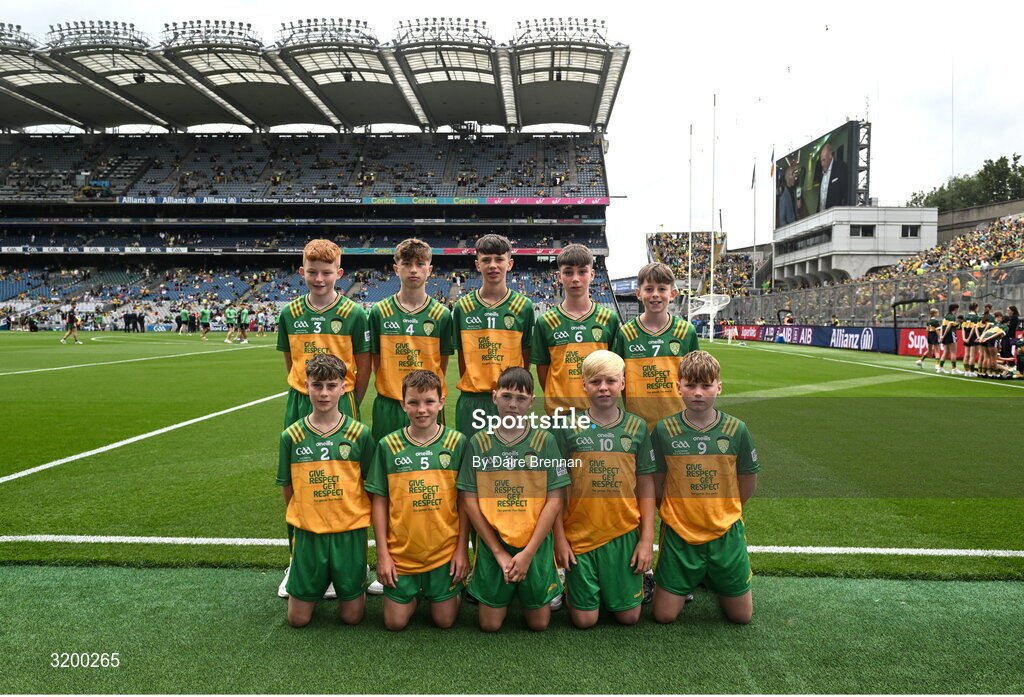 27 July 2025; The Donegal team, back row, left to right, Daithí Farrell, Scoil Bhríde, Fourmilehouse, Roscommon, Pierce Moran, Scoil Mhuire, Carrick-on-Shannon, Leitrim, Timmy Sheehan, Bishop Galvin NS, Templeogue, Dublin, Oisín Lynch, St Mary's NS, Virginia, Cavan, Seanie Gallagher, Enniskillen Integrated PS, Enniskillen, Fermanagh, front row, left to right, Calum Clarke, Scoil Mhuire agus Iosaf, Collooney, Sligo, Marc Ó Gairbhí, Gaelscoil Ultain, Baile Mhuineacháin, Co. Mhuineacháin, Michael Harte, St Malachy's PS, Ballygawley, Tyrone, Callan McGovern, St Kilian's SNS, Tallaght, Dublin, Timmy Sheehan, Bishop Galvin NS, Templeogue, Dublin, before the GAA INTO Cumann na mBunscol Respect Exhibition Go Games at the GAA Football All-Ireland Senior Championship final match between Kerry and Donegal at Croke Park in Dublin. Photo by Daire Brennan/Sportsfile