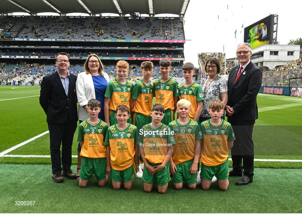 27 July 2025; Cumann na mBunscol Gary Farrell, LGFA president Trina Murray, INTO President Anne Horan, Uachtarán Chumann Lúthchleas Gael Jarlath Burns, with the Donegal team, back row, left to right, Daithí Farrell, Scoil Bhríde, Fourmilehouse, Roscommon, Pierce Moran, Scoil Mhuire, Carrick-on-Shannon, Leitrim, Timmy Sheehan, Bishop Galvin NS, Templeogue, Dublin, Oisín Lynch, St Mary's NS, Virginia, Cavan, front row, left to right, Calum Clarke, Scoil Mhuire agus Iosaf, Collooney, Sligo, Marc Ó Gairbhí, Gaelscoil Ultain, Baile Mhuineacháin, Co. Mhuineacháin, Michael Harte, St Malachy's PS, Ballygawley, Tyrone, Callan McGovern, St Kilian's SNS, Tallaght, Dublin, Timmy Sheehan, Bishop Galvin NS, Templeogue, Dublin, before the GAA INTO Cumann na mBunscol Respect Exhibition Go Games at the GAA Football All-Ireland Senior Championship final match between Kerry and Donegal at Croke Park in Dublin. Photo by Daire Brennan/Sportsfile