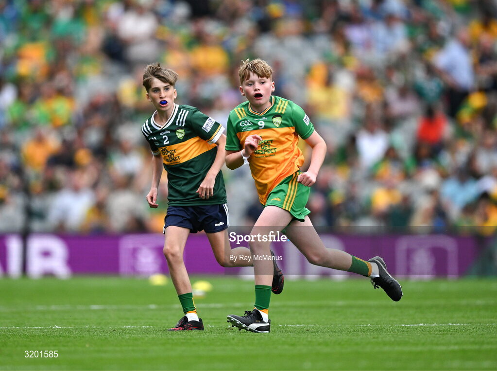 27 July 2025; Calum Clarke, Scoil Mhuire agus Iosaf, Collooney, Sligo, representing Kerry, and Luke Mallon, St Patrick's PS, Maghera, Derry, representing Donegal, during the GAA INTO Cumann na mBunscol Respect Exhibition Go Games at the GAA Football All-Ireland Senior Championship final match between Kerry and Donegal at Croke Park in Dublin. Photo by Ray McManus/Sportsfile