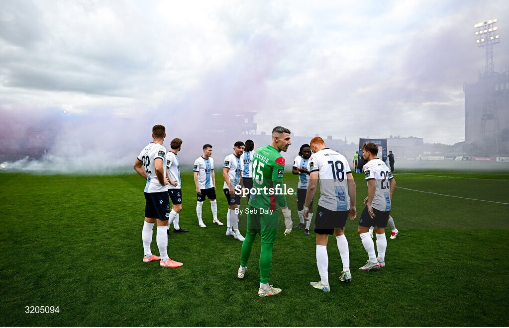 1 August 2025; Drogheda United goalkeeper Luke Dennison and teammates before the SSE Airtricity Men's Premier Division match between Bohemians and Drogheda United at Dalymount Park in Dublin. Photo by Seb Daly/Sportsfile