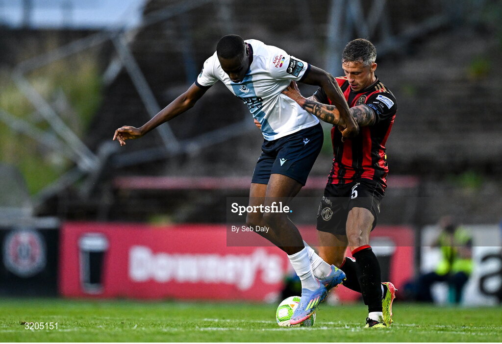 1 August 2025; Fuhad Kareem of Drogheda United in action against Rob Cornwall of Bohemians during the SSE Airtricity Men's Premier Division match between Bohemians and Drogheda United at Dalymount Park in Dublin. Photo by Seb Daly/Sportsfile