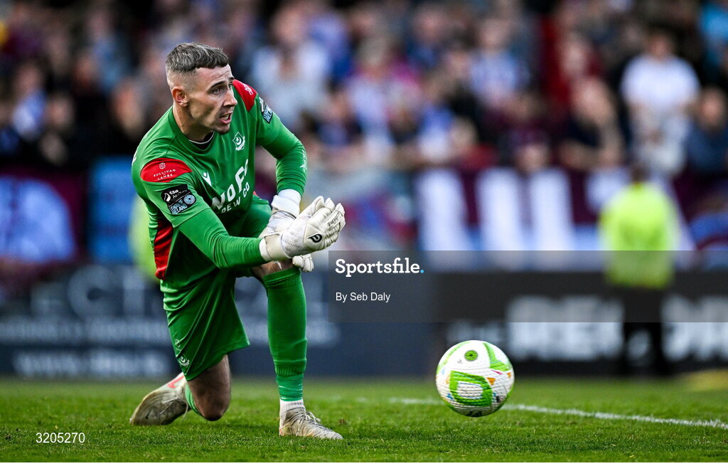 1 August 2025; Drogheda United goalkeeper Luke Dennison during the SSE Airtricity Men's Premier Division match between Bohemians and Drogheda United at Dalymount Park in Dublin. Photo by Seb Daly/Sportsfile