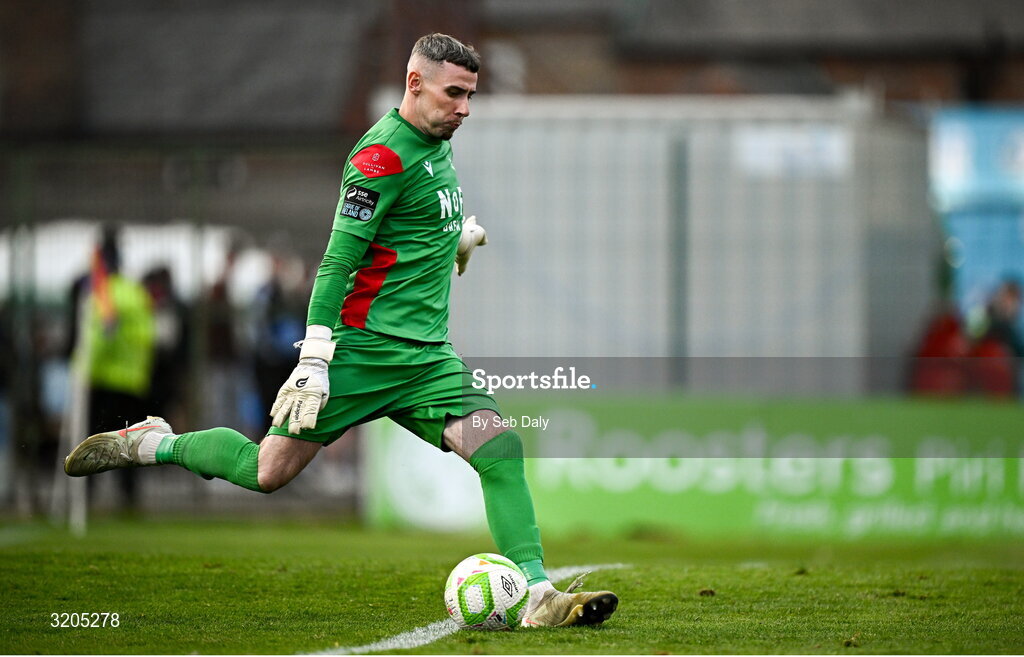 1 August 2025; Drogheda United goalkeeper Luke Dennison during the SSE Airtricity Men's Premier Division match between Bohemians and Drogheda United at Dalymount Park in Dublin. Photo by Seb Daly/Sportsfile