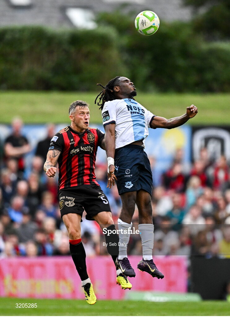1 August 2025; Thomas Oluwa of Drogheda United in action against Rob Cornwall of Bohemians during the SSE Airtricity Men's Premier Division match between Bohemians and Drogheda United at Dalymount Park in Dublin. Photo by Seb Daly/Sportsfile