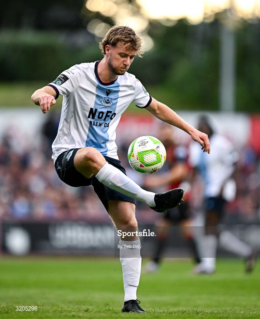 1 August 2025; Andrew Quinn of Drogheda United during the SSE Airtricity Men's Premier Division match between Bohemians and Drogheda United at Dalymount Park in Dublin. Photo by Seb Daly/Sportsfile