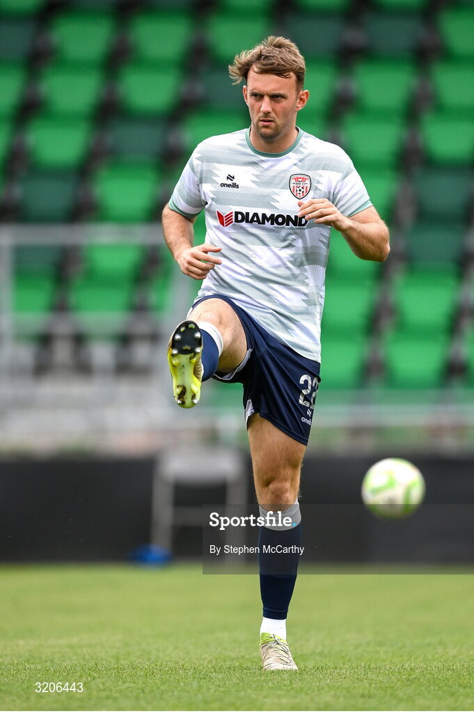 3 August 2025; Jamie Stott of Derry City warms up before the SSE Airtricity Men's Premier Division match between Shamrock Rovers and Derry City at Tallaght Stadium in Dublin.  Photo by Stephen McCarthy/Sportsfile