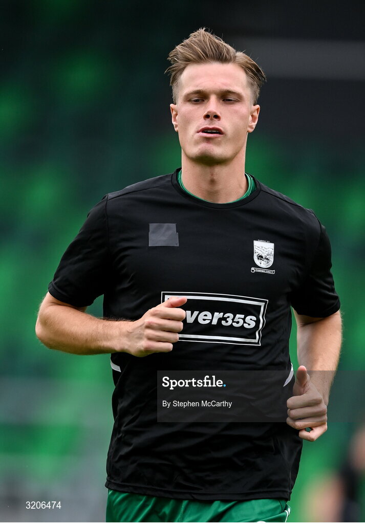 3 August 2025; Daniel Cleary of Shamrock Rovers warms up wearing the jersey of Templeogue United’s over 35’s in support of the O’Neill family before the SSE Airtricity Men's Premier Division match between Shamrock Rovers and Derry City at Tallaght Stadium in Dublin.  Photo by Stephen McCarthy/Sportsfile