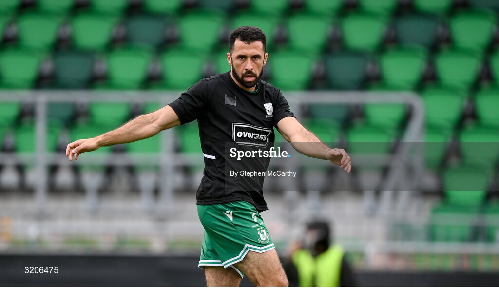 3 August 2025; Roberto Lopes of Shamrock Rovers warms up wearing the jersey of Templeogue United’s over 35’s in support of the O’Neill family before the SSE Airtricity Men's Premier Division match between Shamrock Rovers and Derry City at Tallaght Stadium in Dublin.  Photo by Stephen McCarthy/Sportsfile