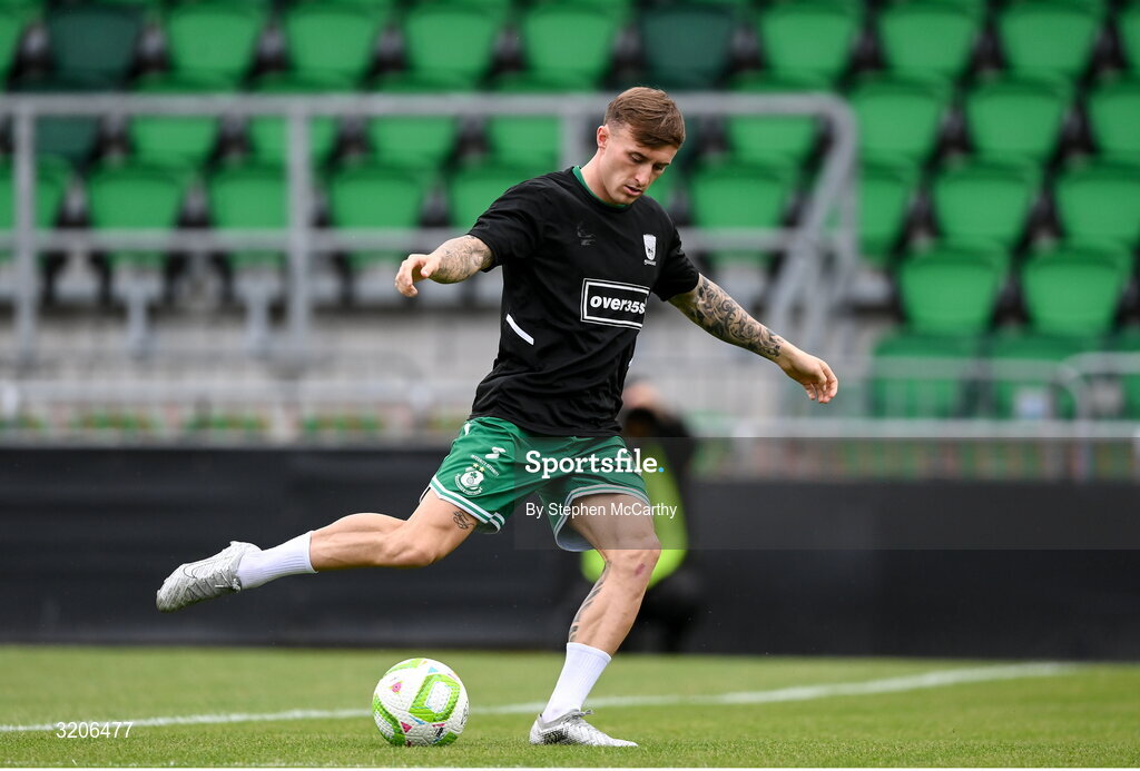 3 August 2025; Danny Grant of Shamrock Rovers warms up wearing the jersey of Templeogue United’s over 35’s in support of the O’Neill family before the SSE Airtricity Men's Premier Division match between Shamrock Rovers and Derry City at Tallaght Stadium in Dublin.  Photo by Stephen McCarthy/Sportsfile