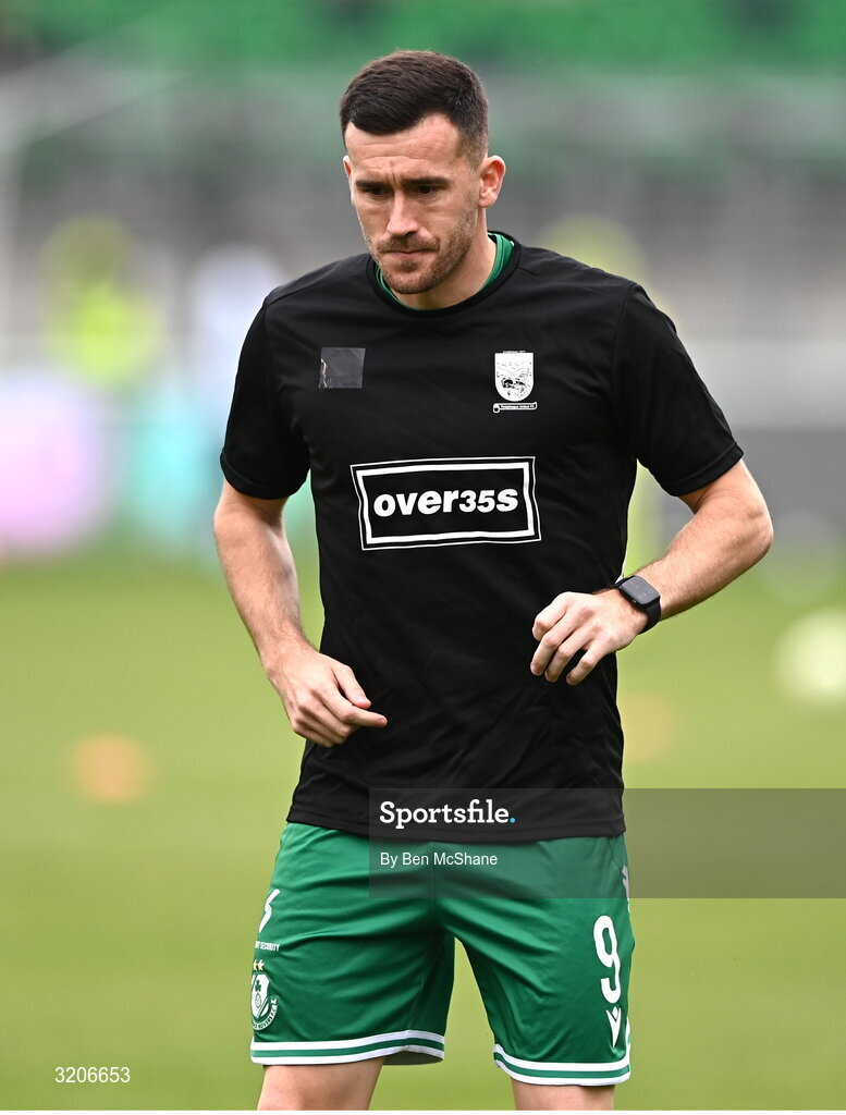 3 August 2025; Aaron Greene of Shamrock Rovers warms up wearing the jersey of Templeogue United Over 35s in support of the O'Neill Family before the SSE Airtricity Men's Premier Division match between Shamrock Rovers and Derry City at Tallaght Stadium in Dublin.  Photo by Ben McShane/Sportsfile
