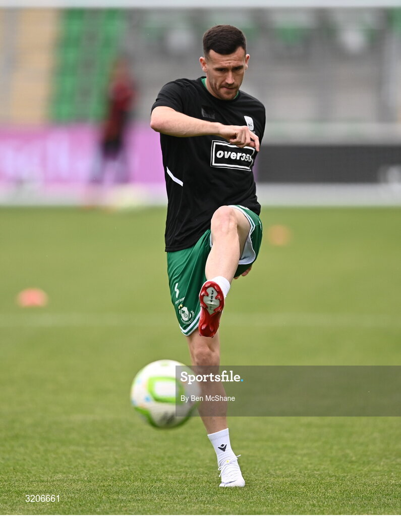 3 August 2025; Aaron Greene of Shamrock Rovers warms up wearing the jersey of Templeogue United Over 35s in support of the O'Neill Family before the SSE Airtricity Men's Premier Division match between Shamrock Rovers and Derry City at Tallaght Stadium in Dublin.  Photo by Ben McShane/Sportsfile