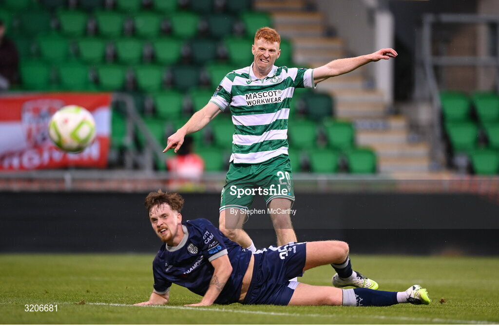 3 August 2025; Rory Gaffney of Shamrock Rovers shoots to score his side's second goal despite the attention of Alex Bannon of Derry City during the SSE Airtricity Men's Premier Division match between Shamrock Rovers and Derry City at Tallaght Stadium in Dublin.  Photo by Stephen McCarthy/Sportsfile