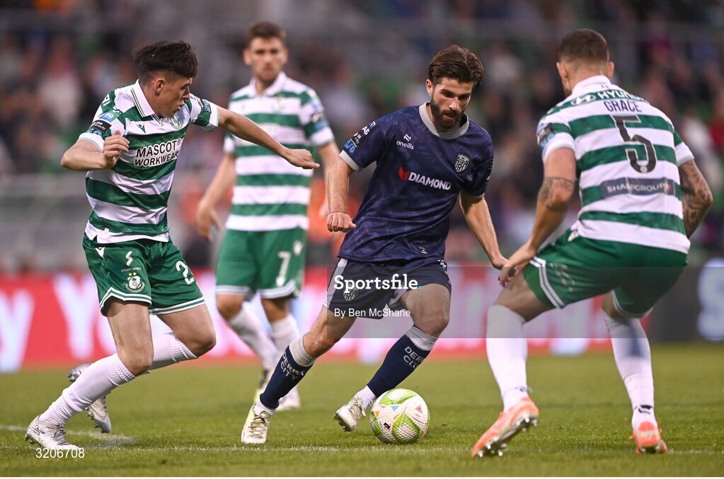 3 August 2025; Brandon Fleming of Derry City in action against Cory O'Sullivan, left, and Lee Grace of Shamrock Rovers during the SSE Airtricity Men's Premier Division match between Shamrock Rovers and Derry City at Tallaght Stadium in Dublin.  Photo by Ben McShane/Sportsfile