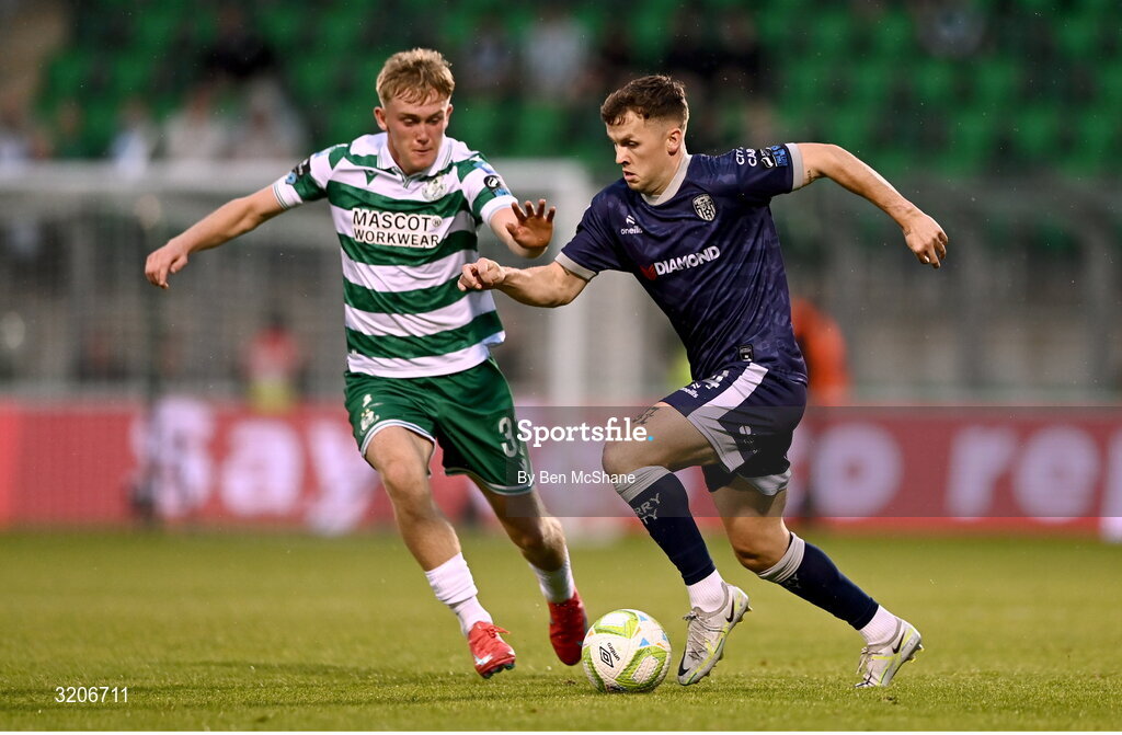 3 August 2025; Ben Doherty of Derry City in action against Michael Noonan of Shamrock Rovers during the SSE Airtricity Men's Premier Division match between Shamrock Rovers and Derry City at Tallaght Stadium in Dublin.  Photo by Ben McShane/Sportsfile
