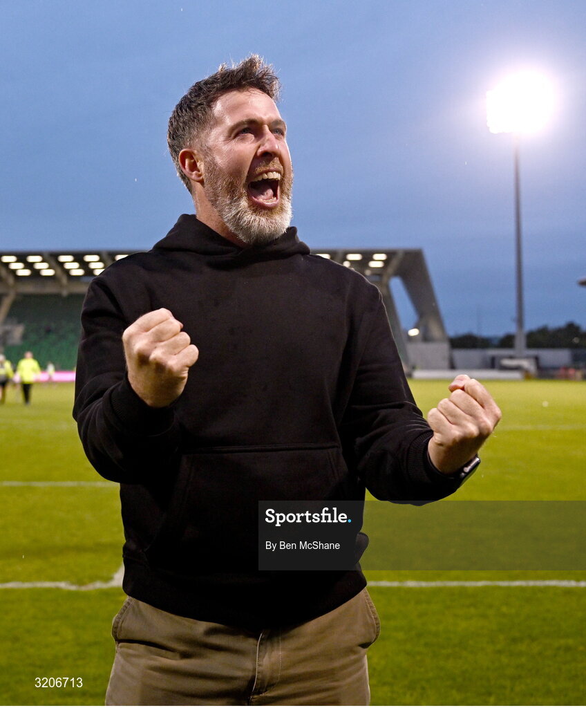3 August 2025; Shamrock Rovers manager Stephen Bradley celebrates after the SSE Airtricity Men's Premier Division match between Shamrock Rovers and Derry City at Tallaght Stadium in Dublin.  Photo by Ben McShane/Sportsfile