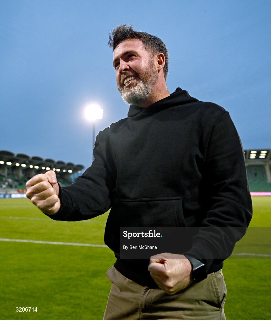 3 August 2025; Shamrock Rovers manager Stephen Bradley celebrates after the SSE Airtricity Men's Premier Division match between Shamrock Rovers and Derry City at Tallaght Stadium in Dublin.  Photo by Ben McShane/Sportsfile