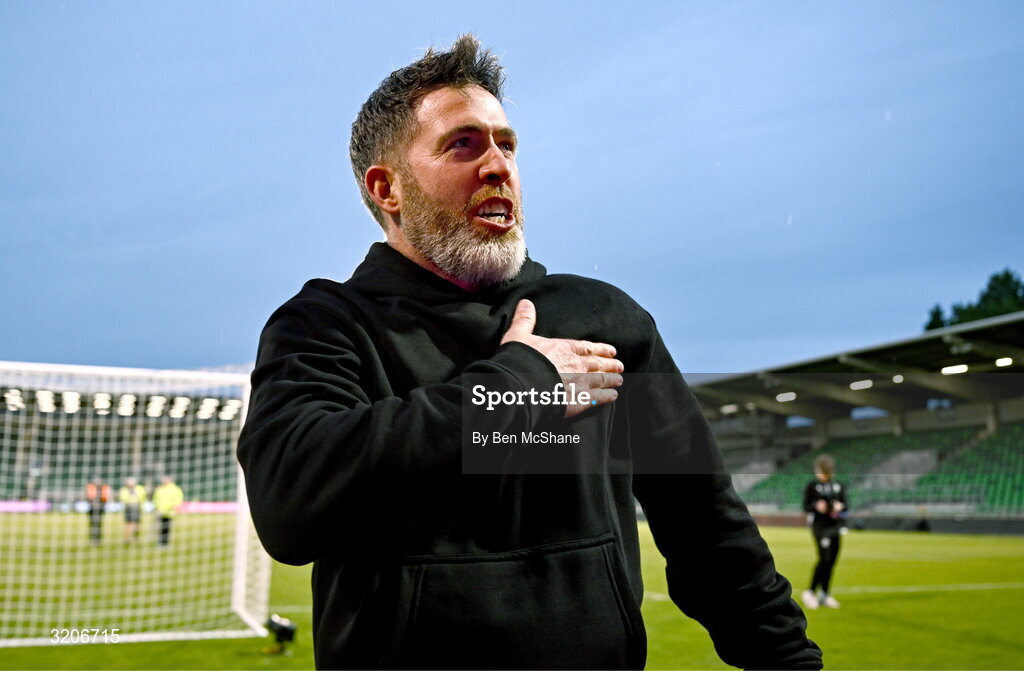 3 August 2025; Shamrock Rovers manager Stephen Bradley celebrates after the SSE Airtricity Men's Premier Division match between Shamrock Rovers and Derry City at Tallaght Stadium in Dublin.  Photo by Ben McShane/Sportsfile