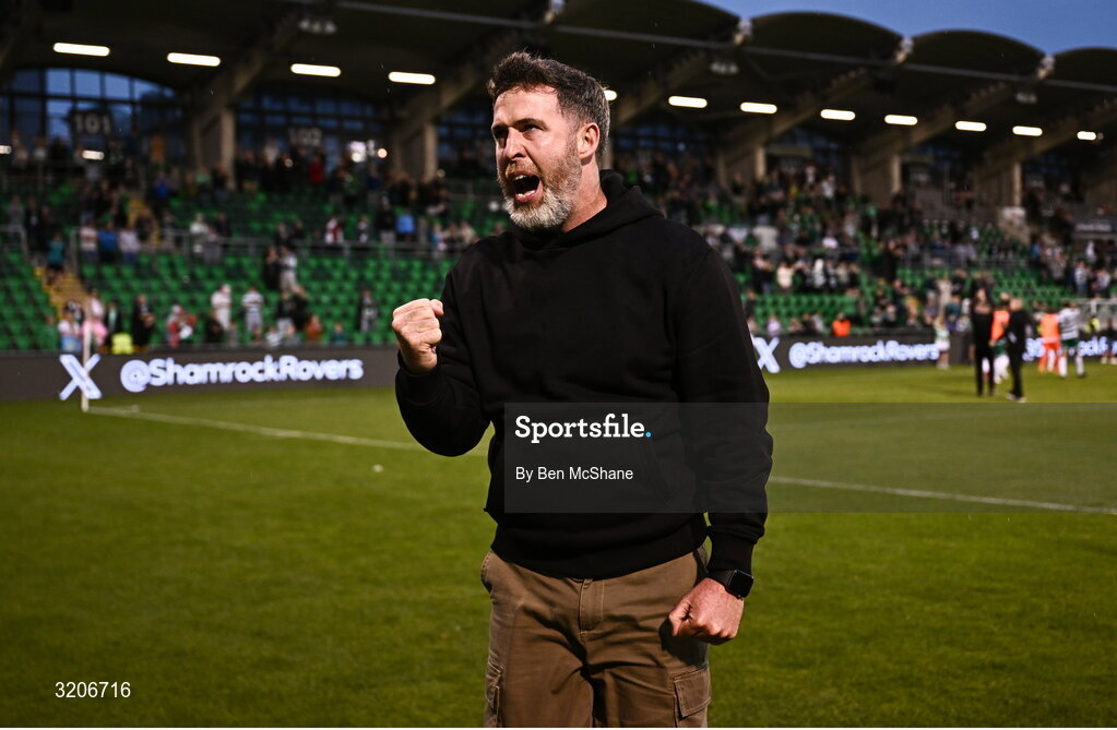 3 August 2025; Shamrock Rovers manager Stephen Bradley celebrates after the SSE Airtricity Men's Premier Division match between Shamrock Rovers and Derry City at Tallaght Stadium in Dublin.  Photo by Ben McShane/Sportsfile