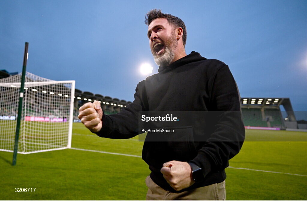 3 August 2025; Shamrock Rovers manager Stephen Bradley celebrates after the SSE Airtricity Men's Premier Division match between Shamrock Rovers and Derry City at Tallaght Stadium in Dublin.  Photo by Ben McShane/Sportsfile