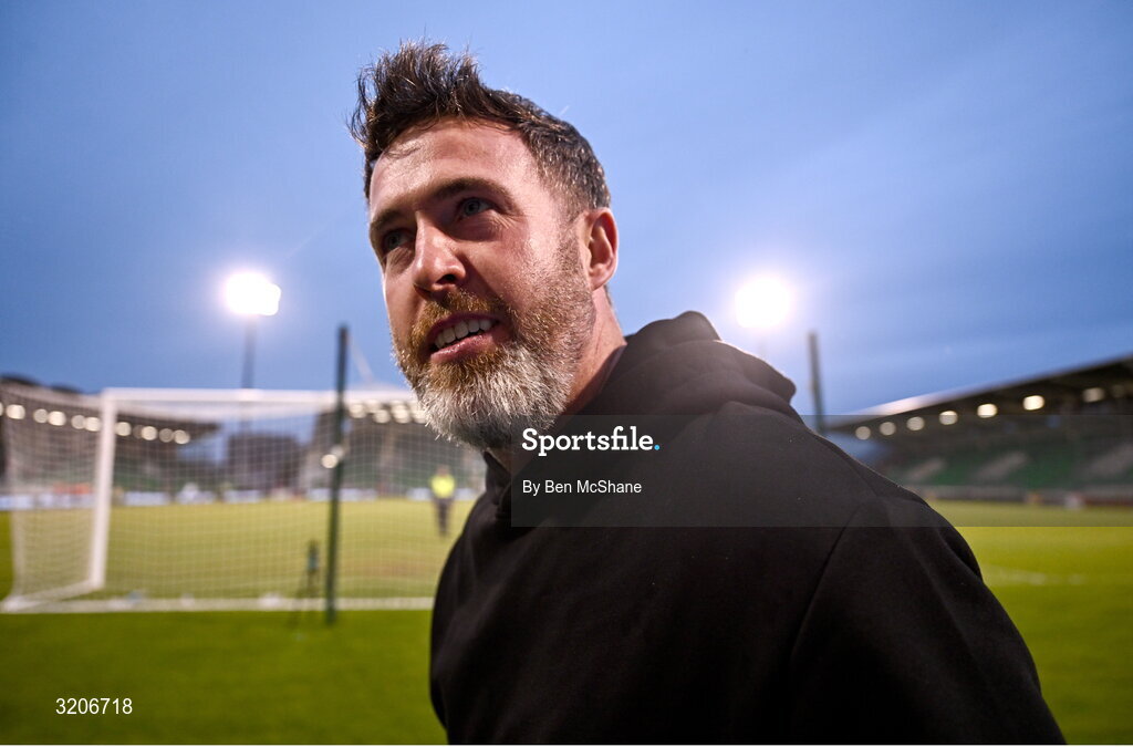 3 August 2025; Shamrock Rovers manager Stephen Bradley celebrates after the SSE Airtricity Men's Premier Division match between Shamrock Rovers and Derry City at Tallaght Stadium in Dublin.  Photo by Ben McShane/Sportsfile